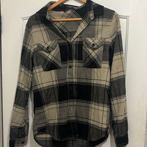 Dakine Women’s  black and cream Flannel Plaid Button-Up Shirt medium